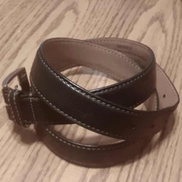 Trafalgar Men's Black leather belt. EUC' Sz.40. Bonus Leyva brown leather belt. - Picture 7 of 7